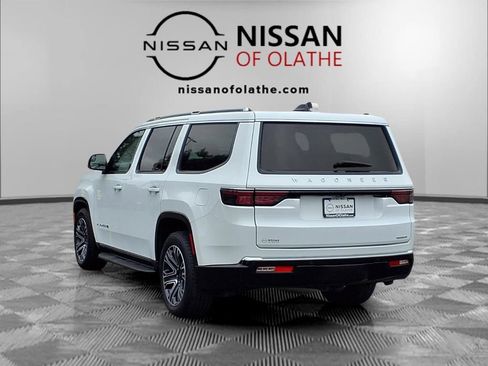 Used 2024 Jeep Wagoneer Series II w/ Flexible Seating Group AWD/4WD image 3