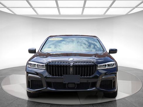 Used 2021 BMW 750i xDrive w/ Luxury Rear Seating Package AWD/4WD image 2