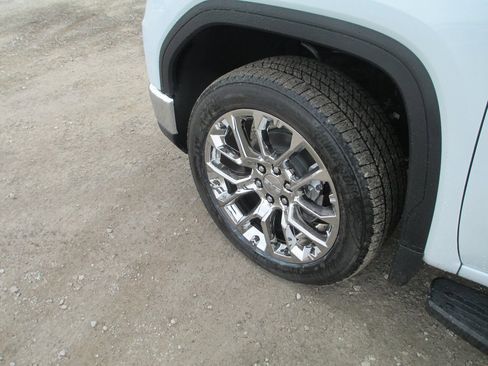 New 2026 GMC Sierra 1500 SLT image 11