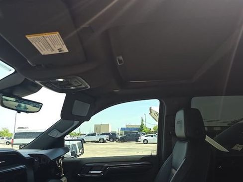 Used 2024 GMC Sierra 1500 AT4 w/ Technology Package AWD/4WD image 5