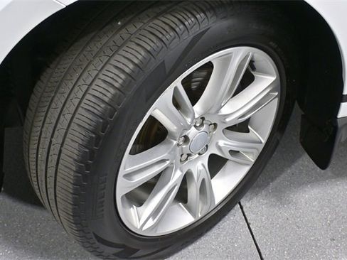 Used 2022 Land Rover Range Rover Velar R-Dynamic S image 10