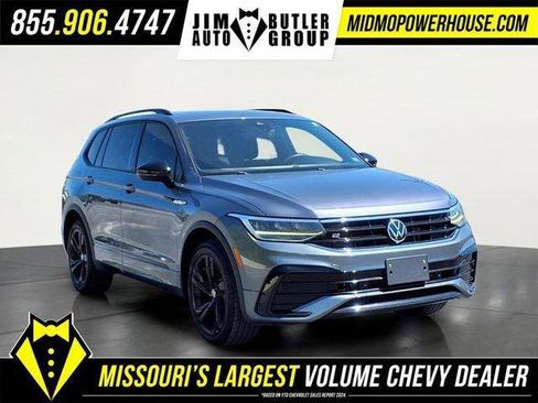 Used 2023 Volkswagen Tiguan SE R-Line AWD/4WD image 2
