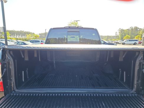 Used 2018 Nissan Titan SV AWD/4WD image 13