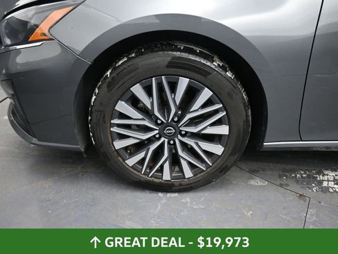 Used 2024 Nissan Altima 2.5 SV image 15