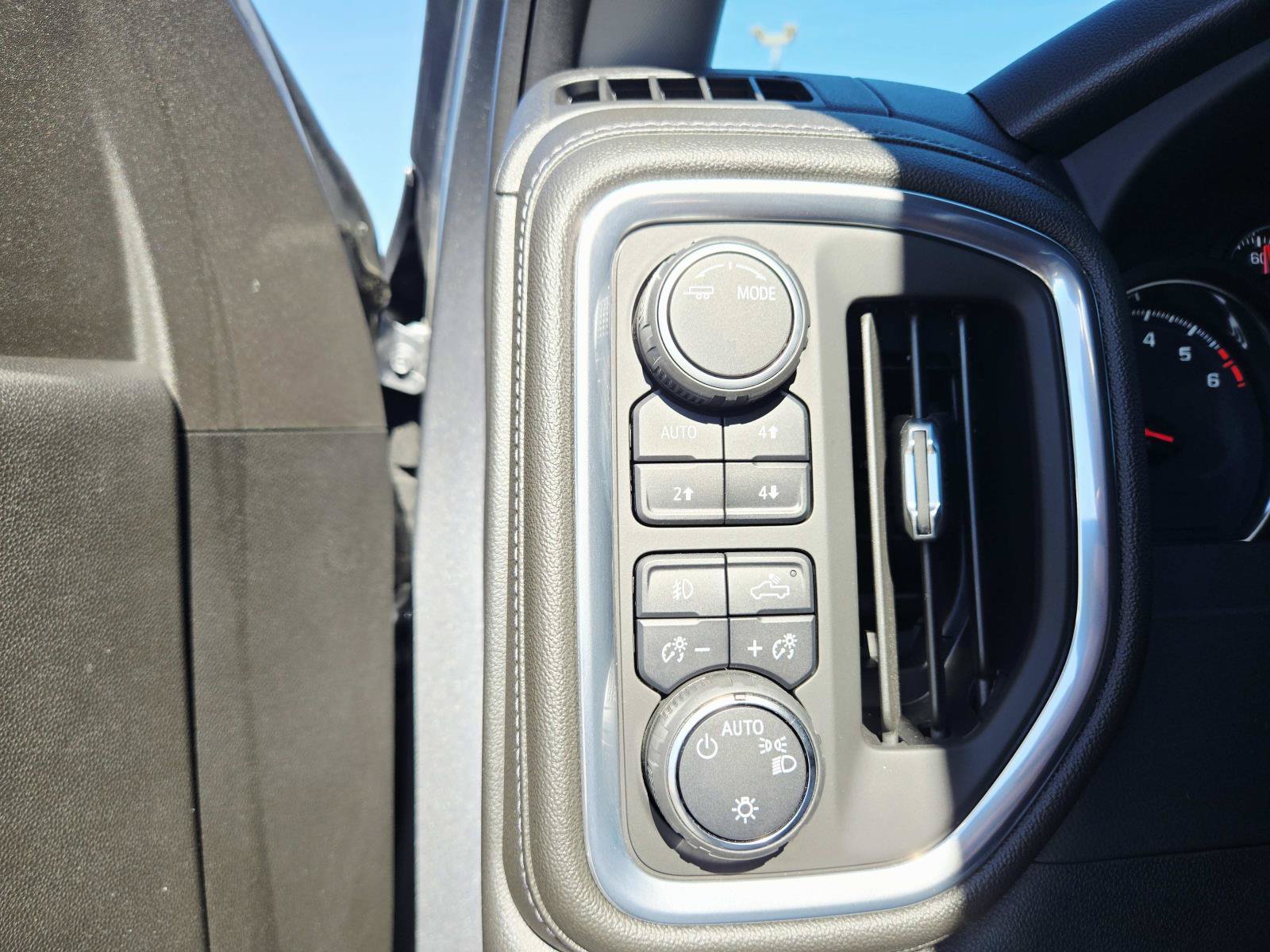 Used 2021 Chevrolet Silverado 1500 RST AWD/4WD image 36