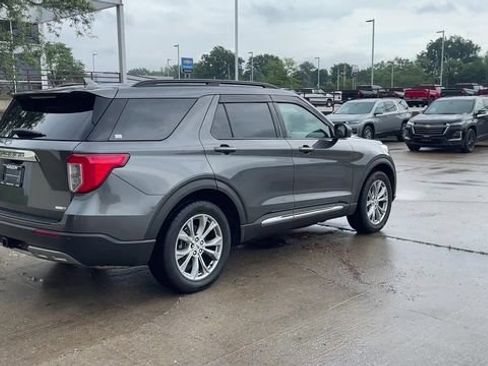 Used 2020 Ford Explorer XLT w/ Equipment Group 202A AWD/4WD image 8