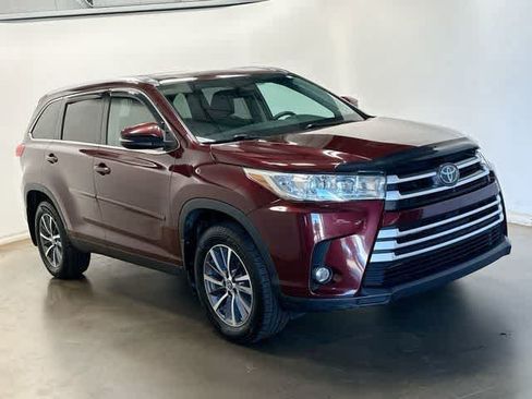 Used 2019 Toyota Highlander XLE w/ Carpet Mat Package (TMS) AWD/4WD image 34