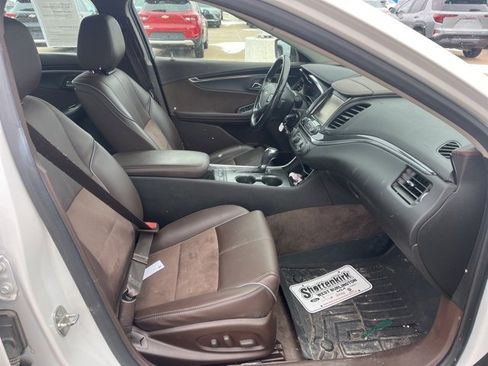 Used 2015 Chevrolet Impala LT w/ Convenience Package image 23