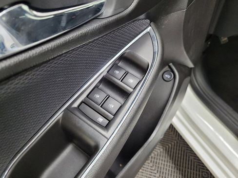 Used 2018 Chevrolet Cruze LS FWD image 27