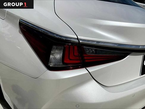 Used 2025 Lexus ES 350 w/ Premium Package image 26