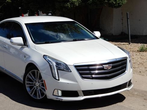 Used 2019 Cadillac XTS Luxury FWD image 2