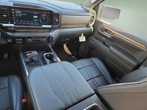 Used 2023 Chevrolet Silverado 1500 High Country w/ Technology Package image 12