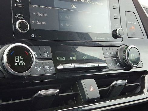 Used 2021 Toyota Highlander LE image 18