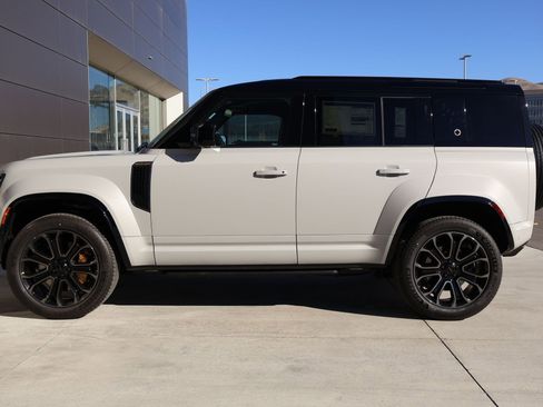 New 2026 Land Rover Defender 110 OCTA image 9