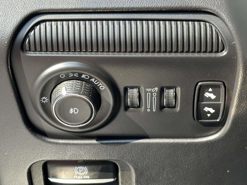 Used 2023 Jeep Grand Wagoneer L Series II AWD/4WD image 15