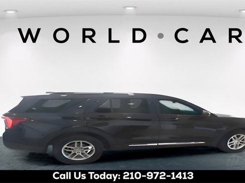 Used 2025 Ford Explorer Active image 8