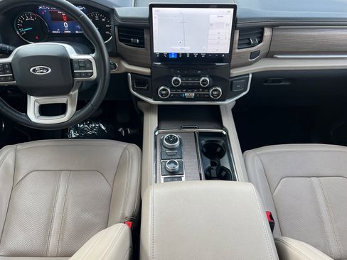 Used 2024 Ford Expedition Limited image 13