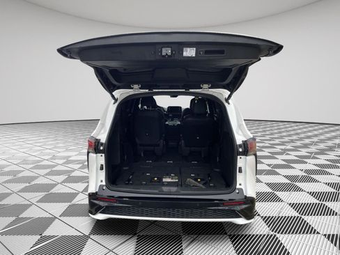 Used 2023 Toyota Sienna XSE image 15