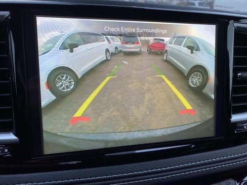 New 2026 Chrysler Pacifica Select image 11