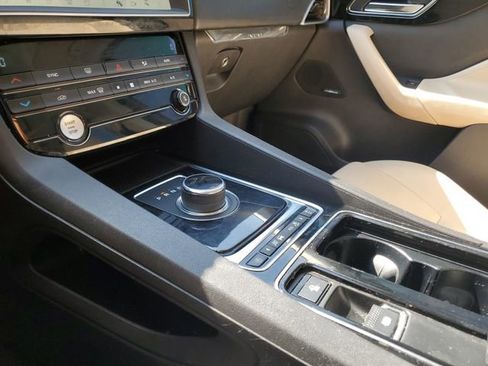 Used 2019 Jaguar F-PACE Premium image 27