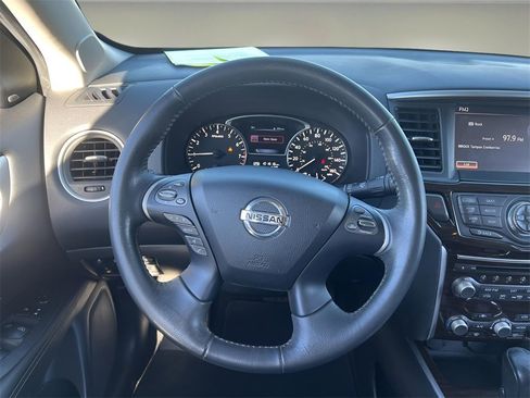 Used 2015 Nissan Pathfinder Platinum image 15