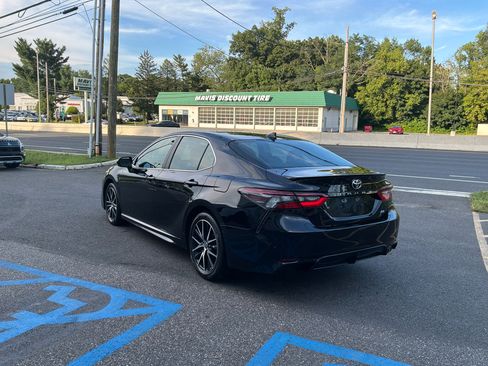 Used 2022 Toyota Camry SE w/ Carpet Mat Package (TMS) FWD image 9