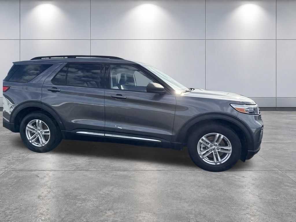 Used 2023 Ford Explorer XLT w/ Equipment Group 202A RWD image 4