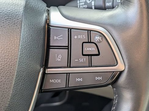 Used 2023 Toyota Highlander Platinum FWD image 19