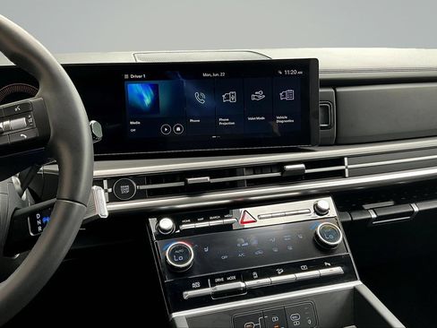 Used 2025 Hyundai Santa Fe SEL FWD image 9