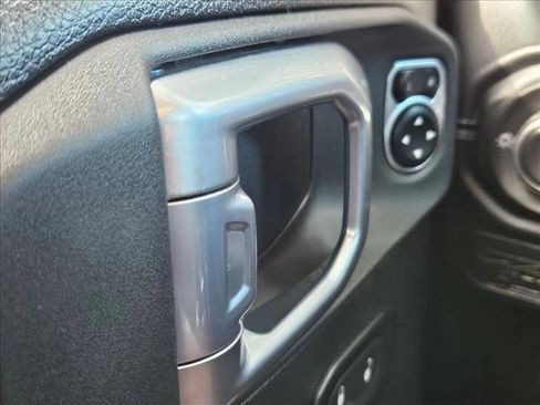 Used 2024 Jeep Wrangler Unlimited Rubicon w/ Safety Group image 15