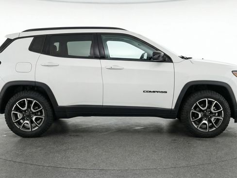 Used 2025 Jeep Compass Trailhawk image 11