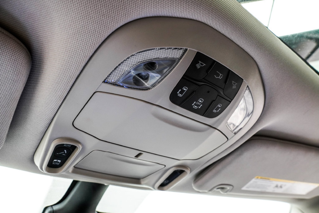 Used 2023 Chrysler Pacifica Limited FWD image 41