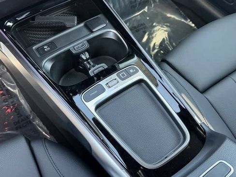New 2025 Mercedes-Benz GLB 250 image 21