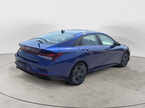 Used 2022 Hyundai Elantra SEL w/ Preferred Accessory Package FWD image 5
