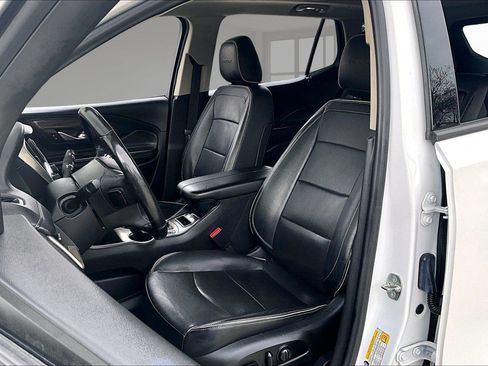 Used 2020 GMC Terrain Denali w/ GMC Pro Grade Package image 25