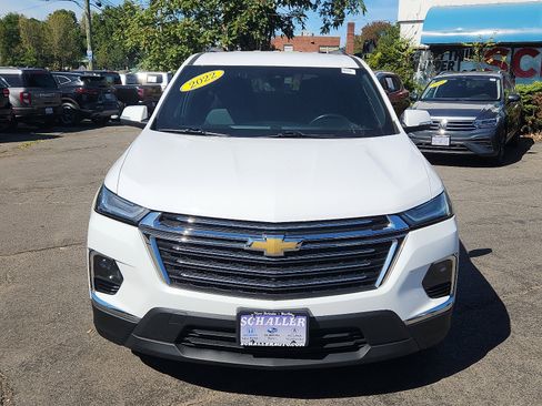 Used 2022 Chevrolet Traverse LT image 2