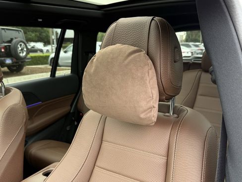 New 2026 Mercedes-Benz GLS 580 4MATIC image 3