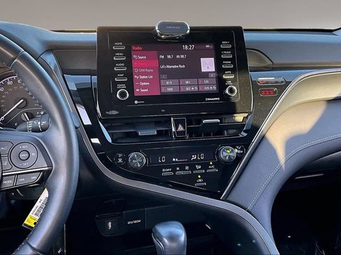 Used 2022 Toyota Camry SE FWD image 9