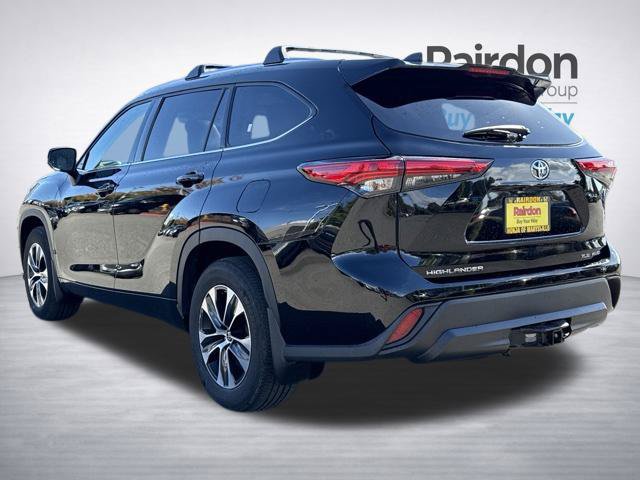 Used 2021 Toyota Highlander XLE AWD/4WD image 5