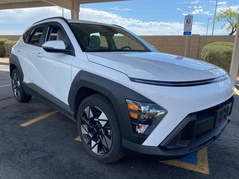 Used 2025 Hyundai Kona SEL FWD image 4