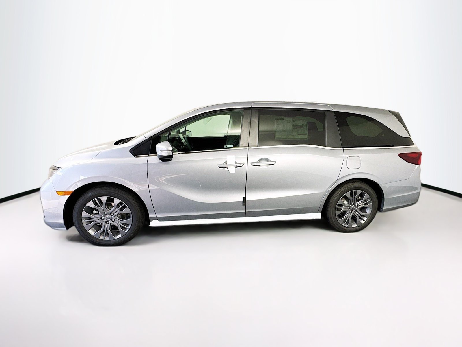 Certified 2026 Honda Odyssey Touring image 4
