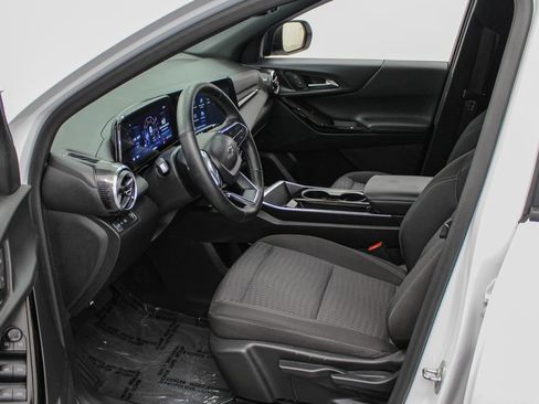Used 2025 Chevrolet Equinox LT w/ Safety and Technology Package FWD image 17