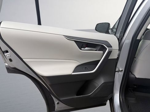 Used 2020 Toyota RAV4 XLE w/ All Weather Liner Package AWD/4WD image 28