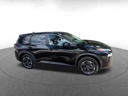 Used 2025 Nissan Rogue SV AWD/4WD image 2