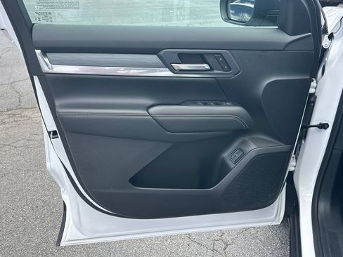Used 2026 GMC Terrain Elevation w/ Elevation Premium Package FWD image 11