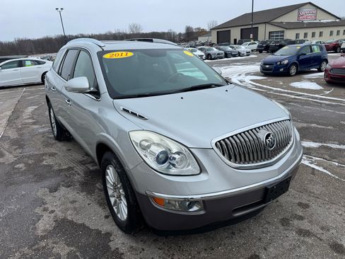 Used 2011 Buick Enclave CXL image 3