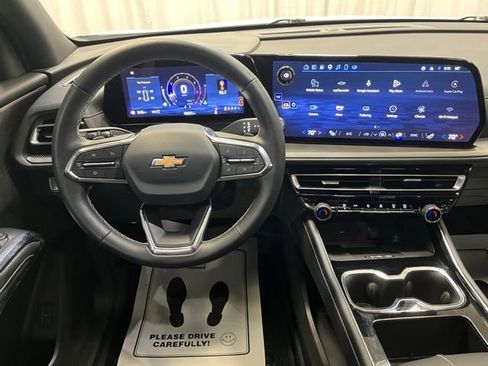 Used 2025 Chevrolet Traverse LT w/ Sun and Wheel Package AWD/4WD image 17