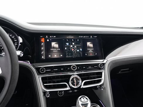 Used 2025 Bentley Flying Spur Plug-In Hybrid AWD/4WD image 26