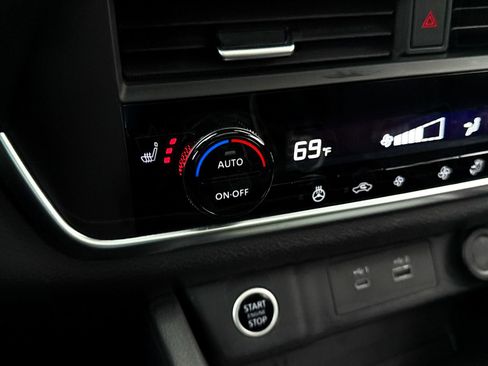 Used 2023 Nissan Rogue SV w/ SV Premium B Package image 21