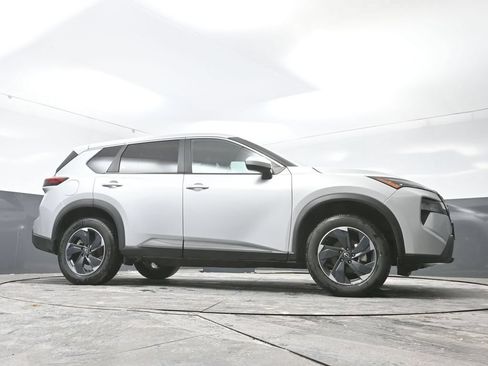 Used 2024 Nissan Rogue SV AWD/4WD image 49